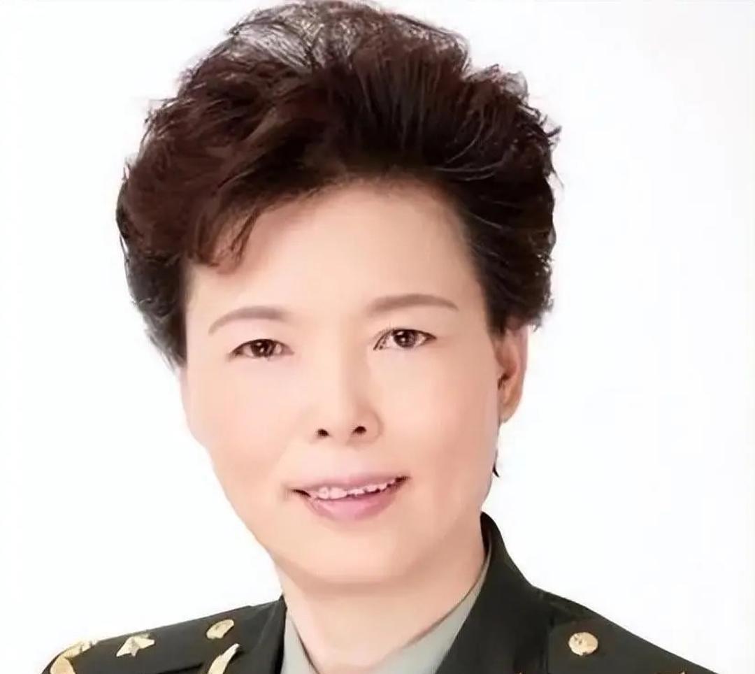 太扎心了！一个拿过世界冠军、官至少将的女人，临终前拉着丈夫的手，说的最后一句话不