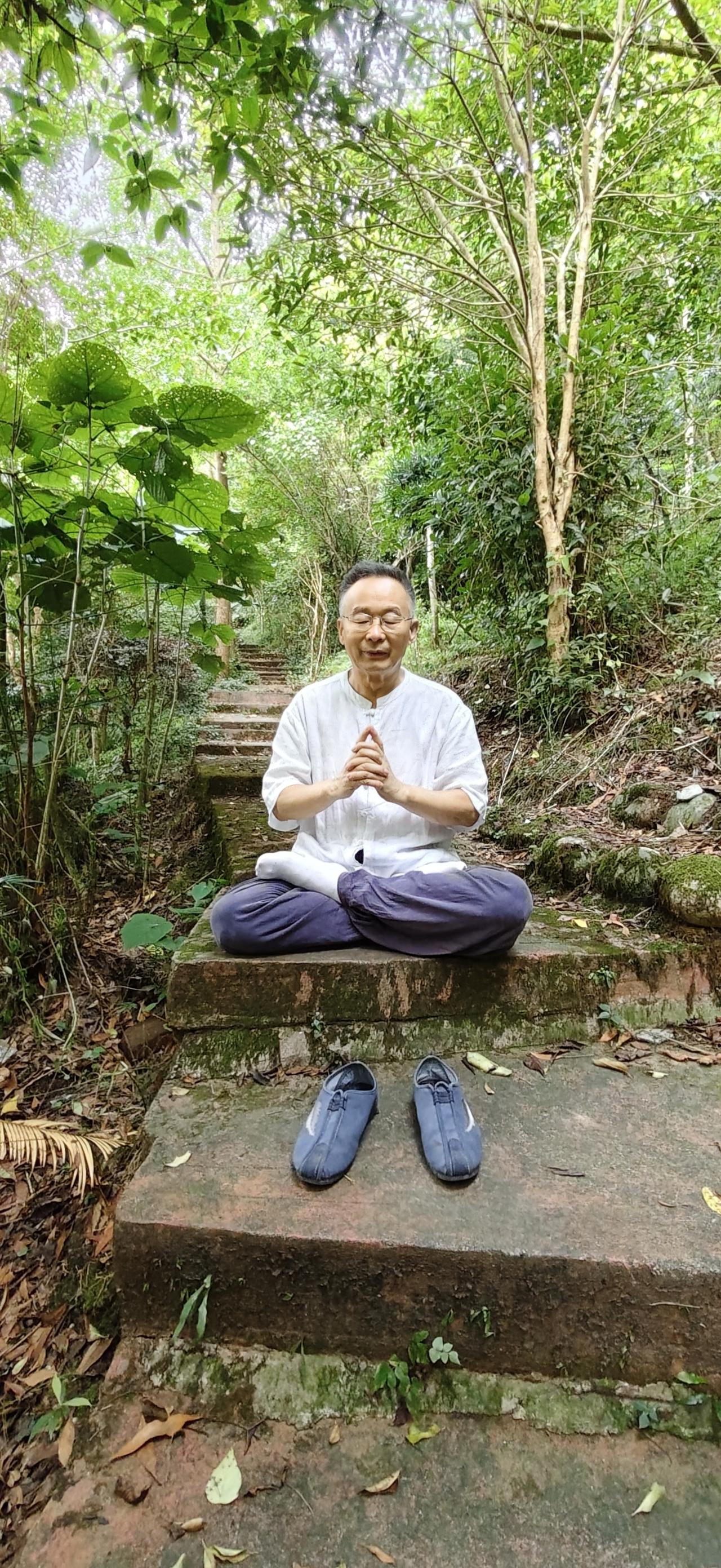 前山和后山各有千秋，选哪个得看个人的喜好！若你是初次到访，想感受道教文化与川西