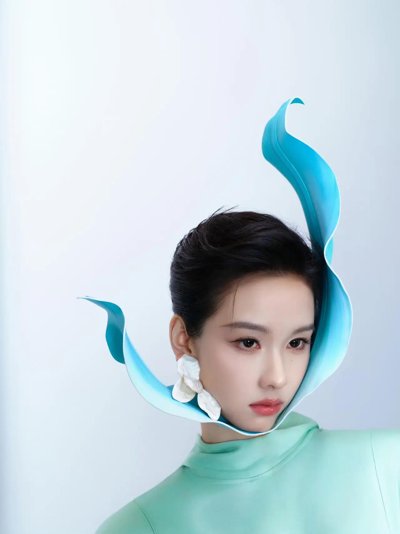 如今，陈都灵🆚田曦薇[比心]，是要在绿色系上“正面对决”了吗？[思考]原