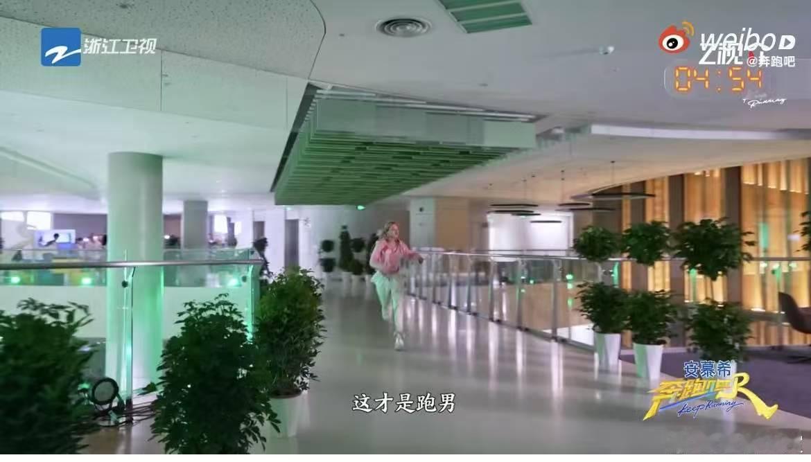 宋雨琦把跑男具象化了请问我是误入了什么热血漫的现场吗？宋雨琦这反应是真实存在的不