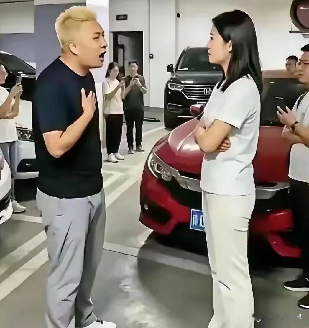 彭女士才被停职2天，荒诞的事情就出现了。现在彭女士已经停职，后续还要受纪律处罚，