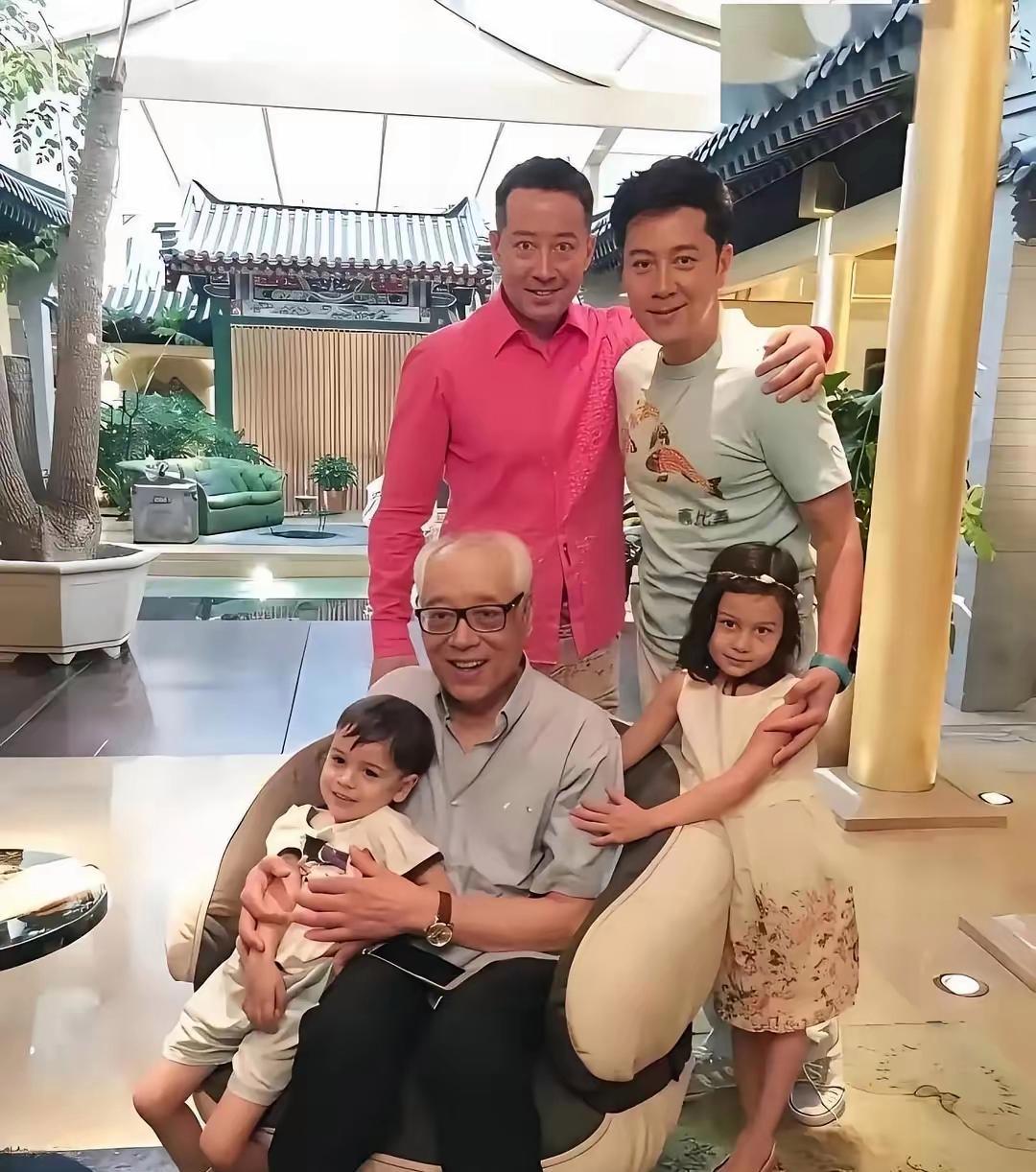 蔡国庆给亲弟弟发了20年薪水，每月2万，合计480万，只做一件差事，在家里照看父