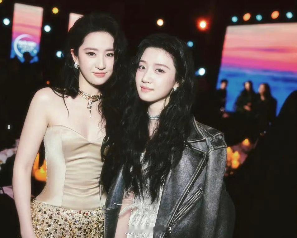 娱乐圈三姐妹，这里面有一个我甚至分不清是卢昱晓还是王楚然​​​
