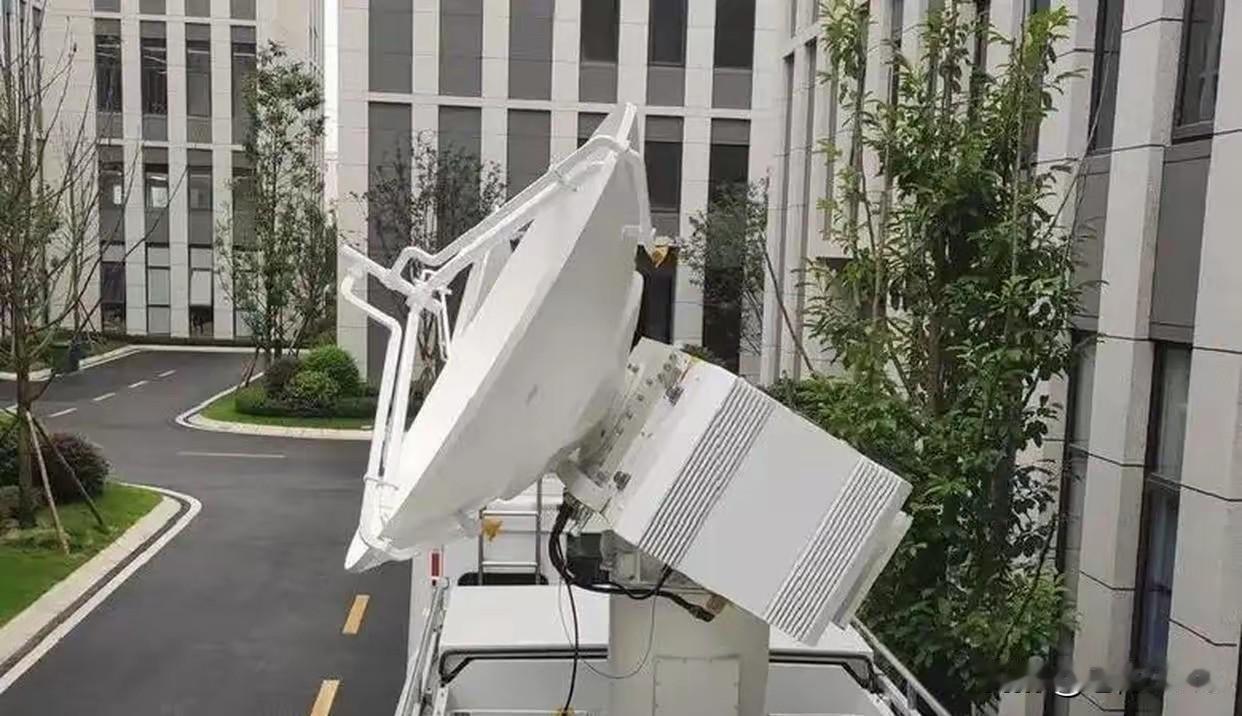 8. 中国战略预警雷达亮相向美北约发信号：2025年春节央视拜年视频中，军事航