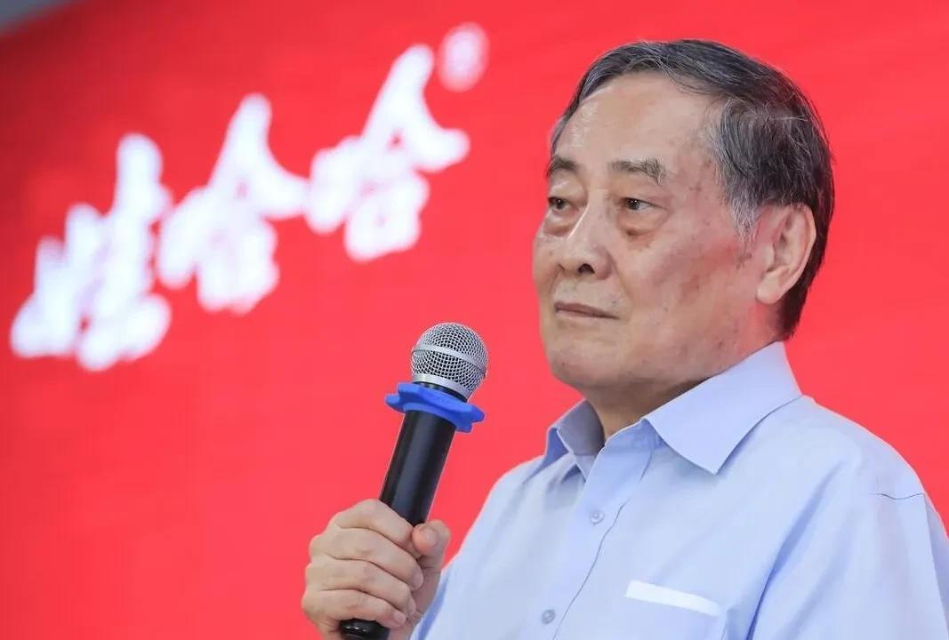 宗庆后婚姻子女情况如下，根据现有的资料整理：共有3任妻子或伴侣、4名子女一、婚