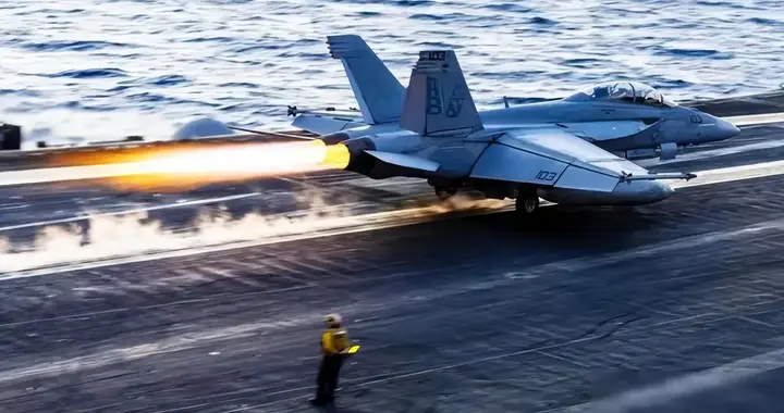 特朗普揭秘南海坠机真相：两架飞机非被击落，真实原因更严重