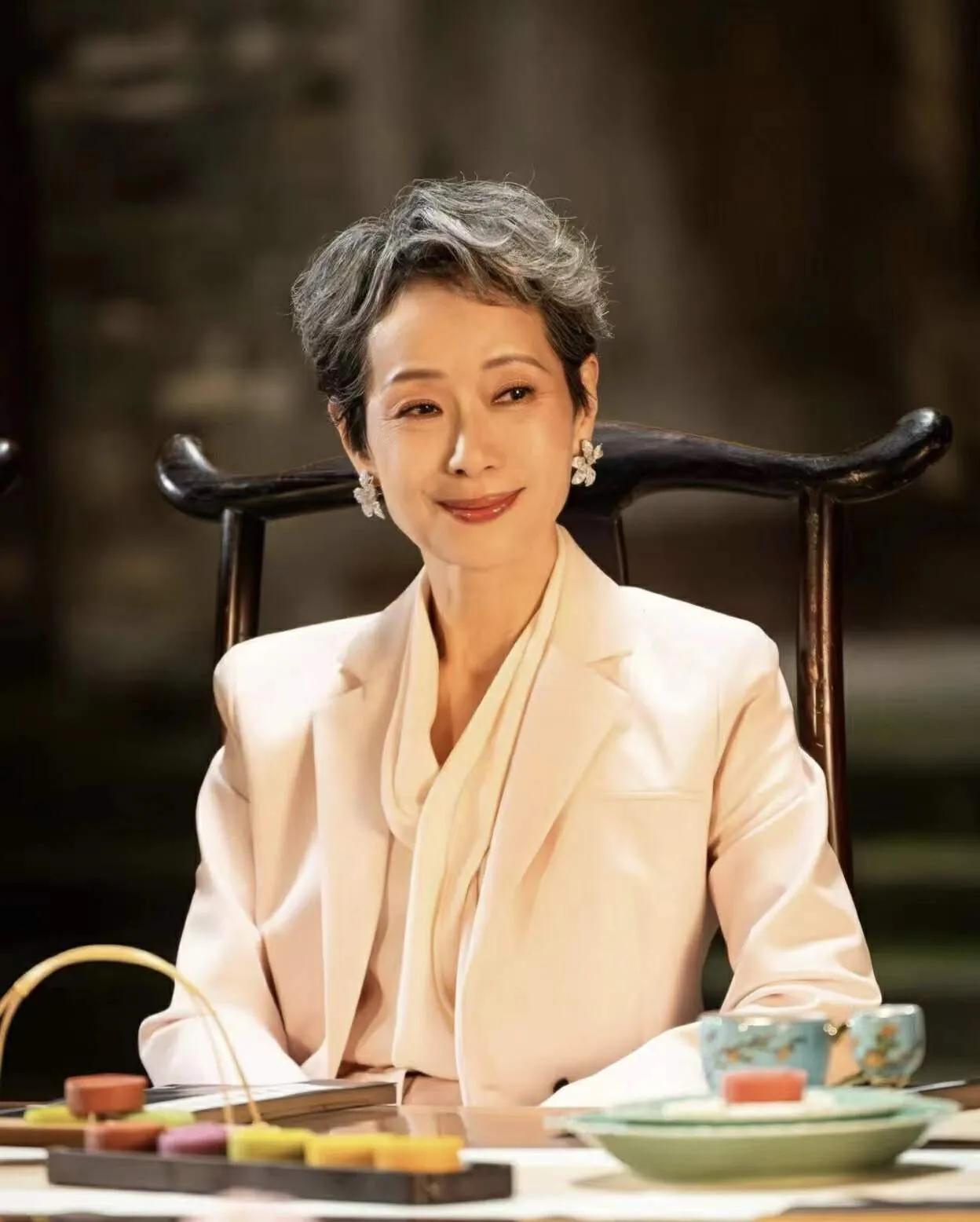 为什么说叶童老师才是真正的情感大师最近，在浪姐的舞台上，大家在吃饭间隙，蒋一