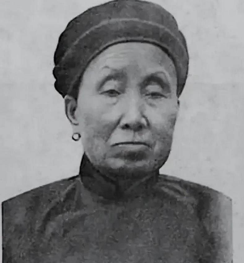 1950年，蒋介石“姐姐”被抓，她的处决意见上报至北京，周总理亲自去跟毛主席求情