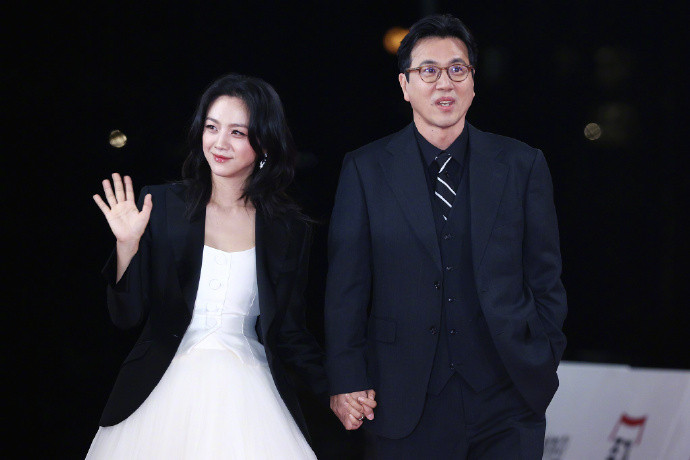 汤唯宣布怀二胎汤唯回应怀二胎汤唯晒出一只小马驹照片宣布怀二胎：“是的，大大的意