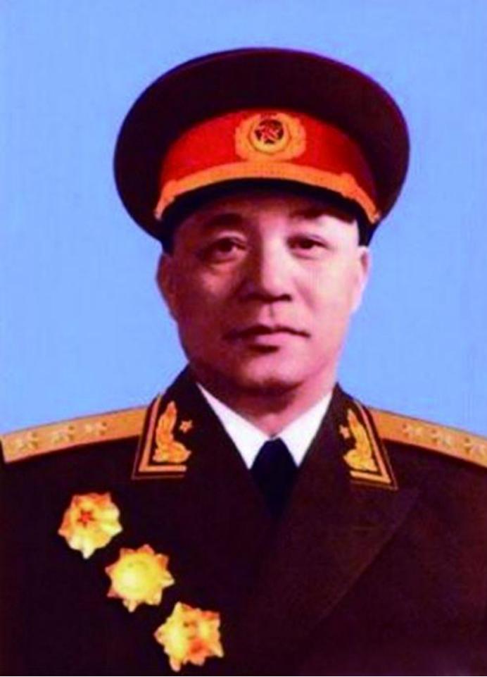 1955年，毛主席在审阅授衔名单时，专门把王建安将军从名单中钩了去。同时，主席还
