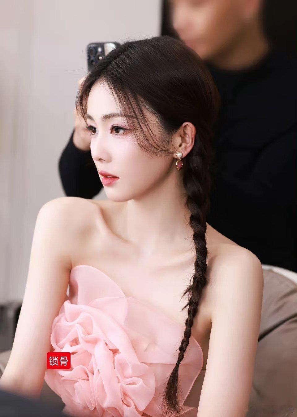 这是白鹿还是李一桐？​​​