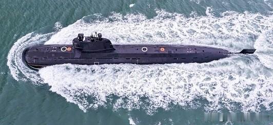 在海南交付巴铁总统中国产039B型高性能潜艇。巴基斯坦总统阿西夫·扎尔达里确实已