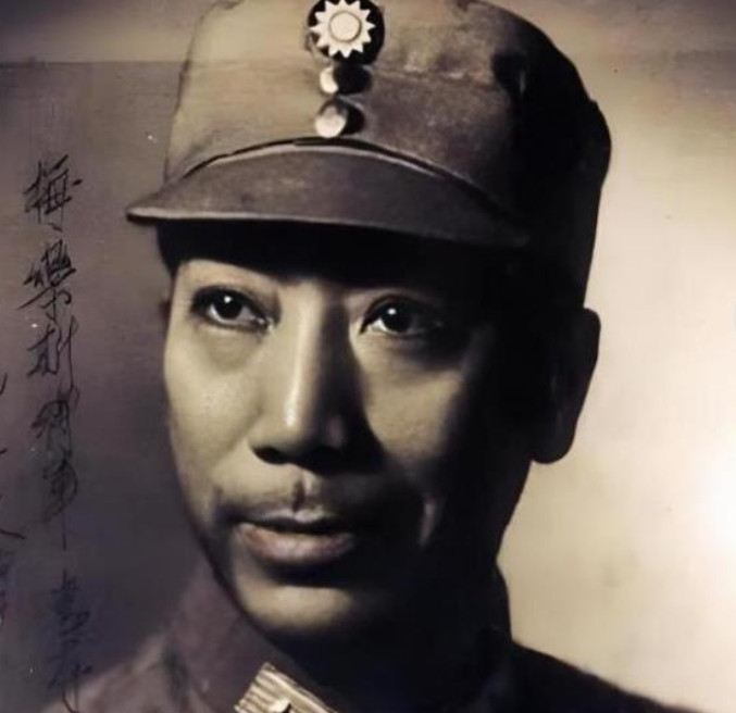 1945年，戴笠邀请了50个汉奸一起吃饭，大家刚吃完，他忽然站起来说：我现在公布