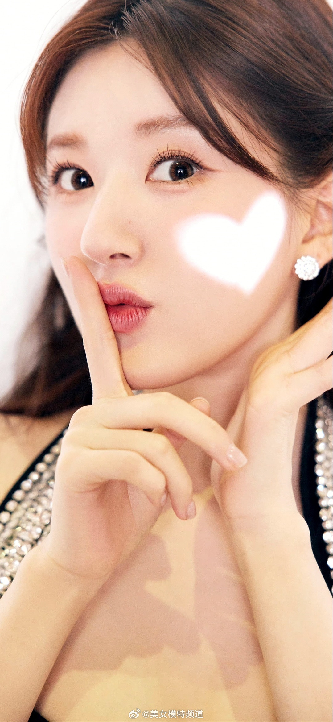 赵露思黑色短裙