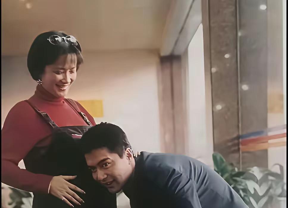 母亲病逝第43天，他的剧让制片方连夜按下加更键。不是悲情故事，是演技炸开的数据