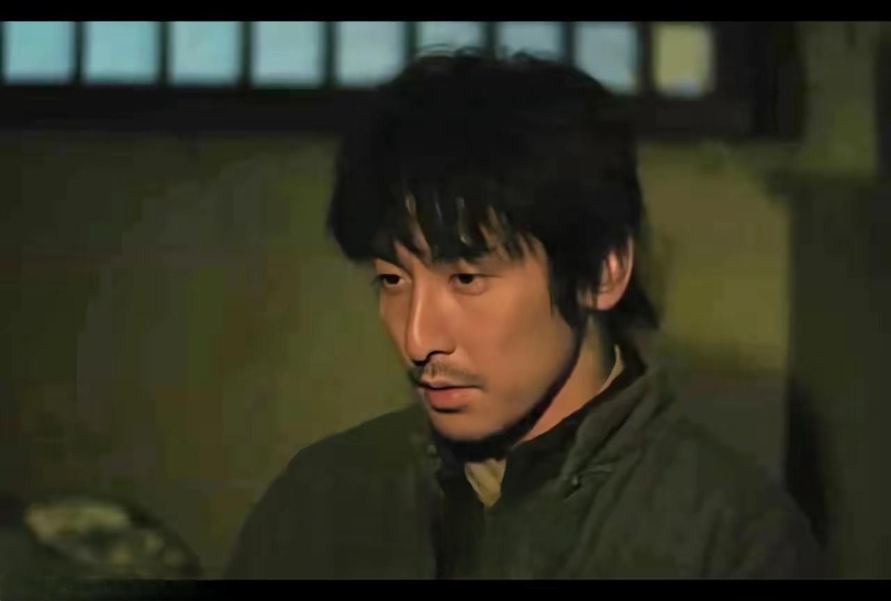 追剧《归队》高云虎在松林镇大阔枝的酒馆养伤，伤已痊愈了，他为什么不去八棵松刻号