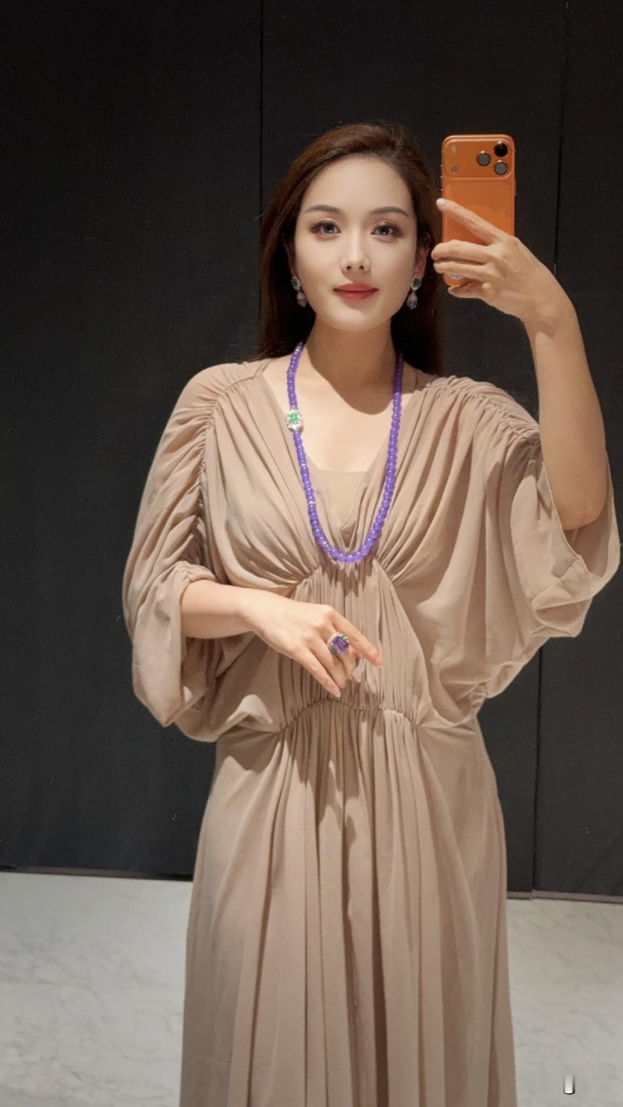 什么样的女人老了依然精致?有的女人老了依然状态好，是因为戒掉情绪内耗，心态松弛不
