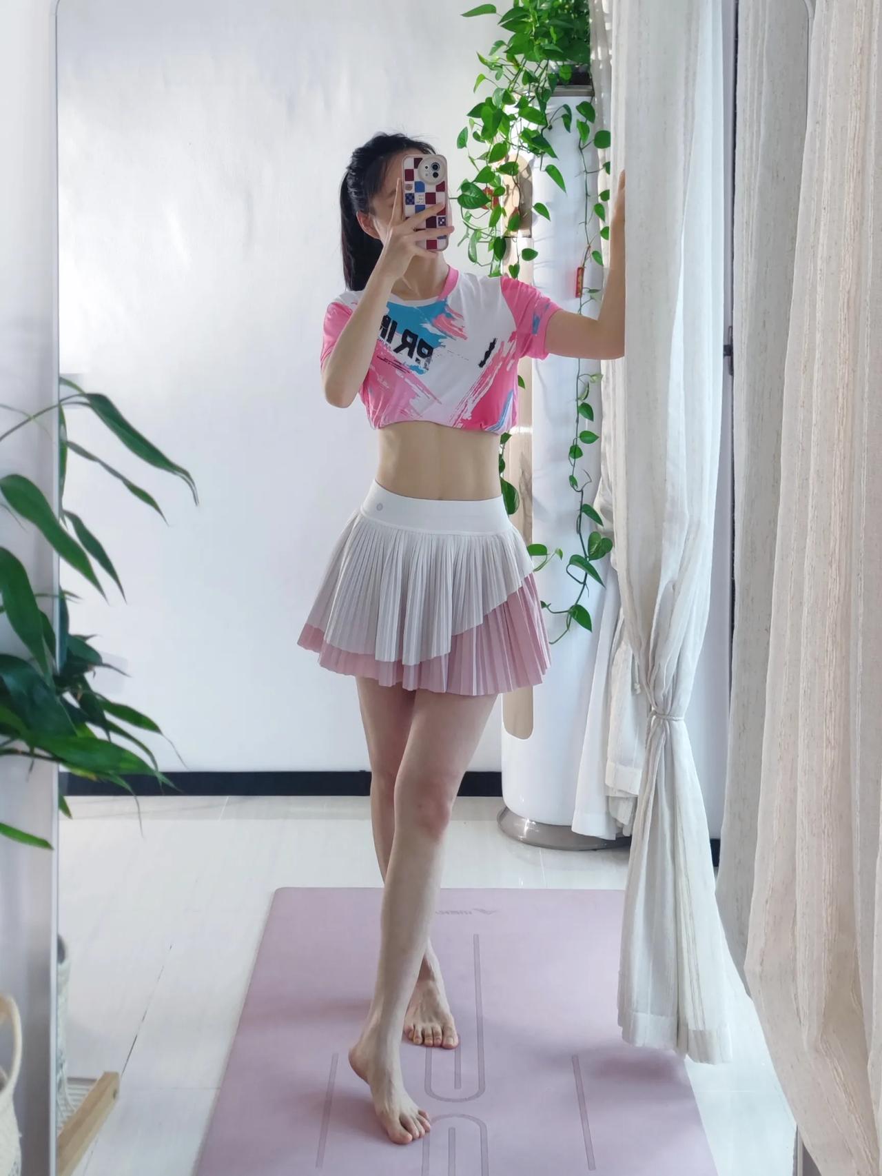 不仅要有养花能力还需有爱花护花的能力看我身后的绿萝，终于长出了属于TA自己的生