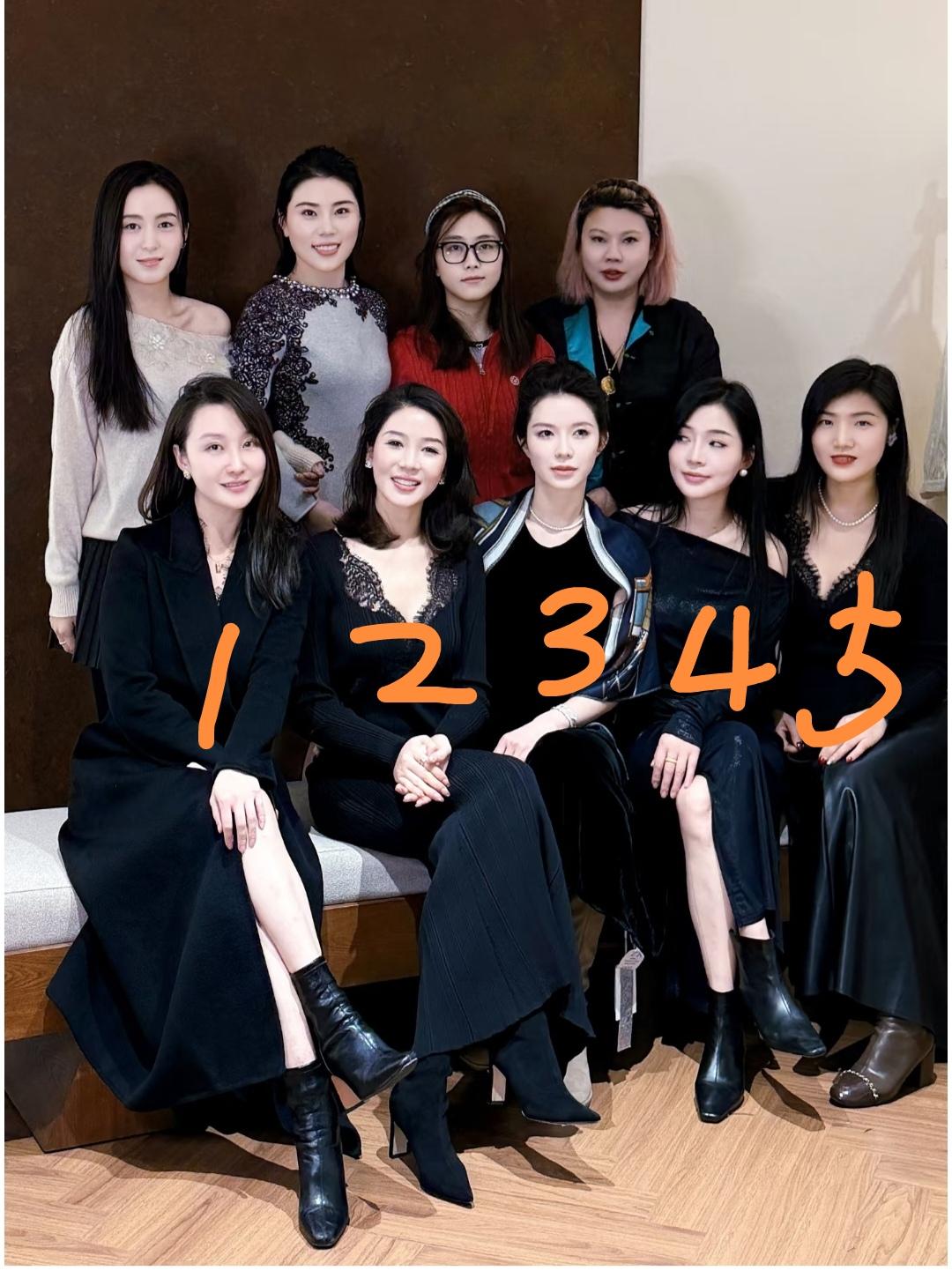 2号美女，最有气场又松弛。