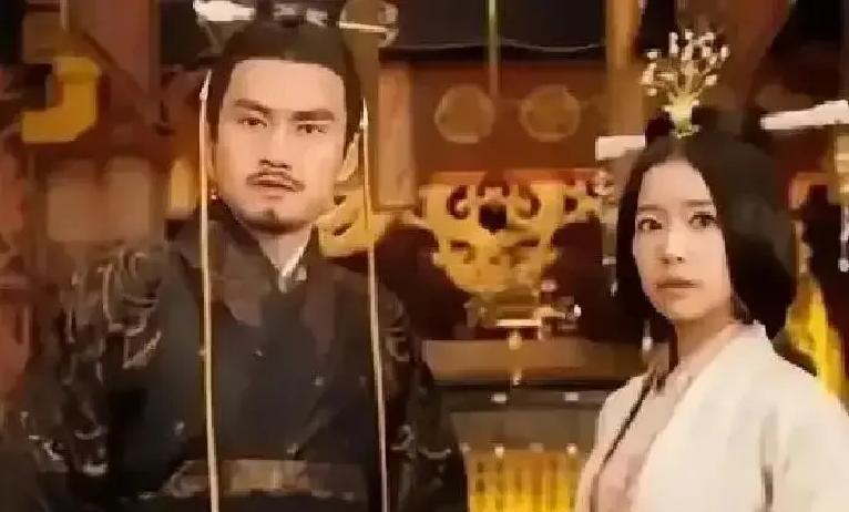 公元26年，光武帝刘秀正在批阅奏章，姐姐刘黄突然来访。姐弟俩聊着聊着，刘黄变得吞吞吐吐，脸上红一阵白