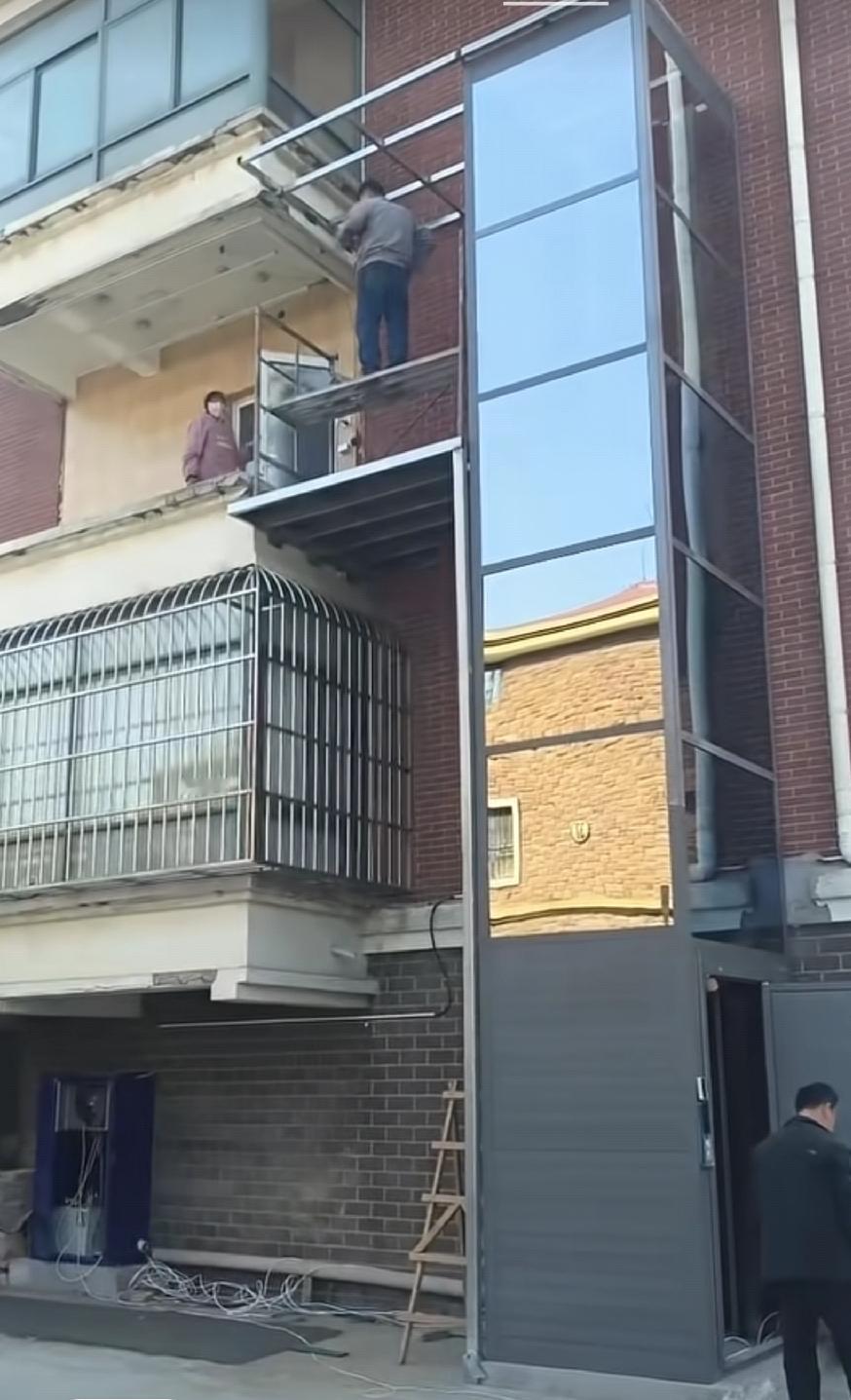 二楼整了个单独电梯，不知道这种电梯实不实用呀。