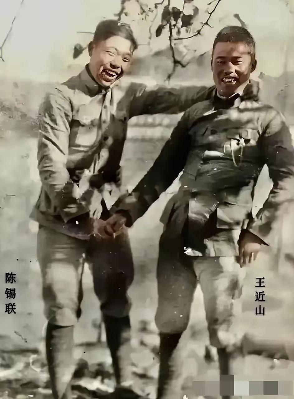 1937年的陈锡联和王近山。陈锡联当时22岁，任八路军129师385旅769团团