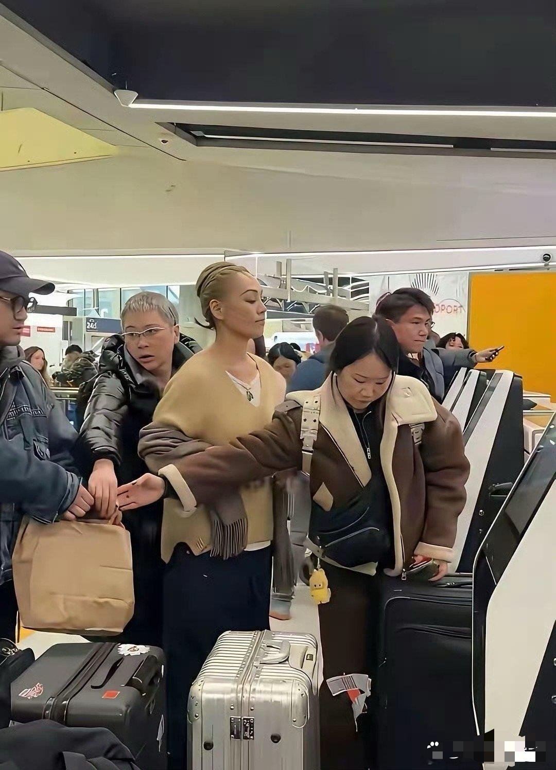 我怀疑，老了会有不服老信心！！