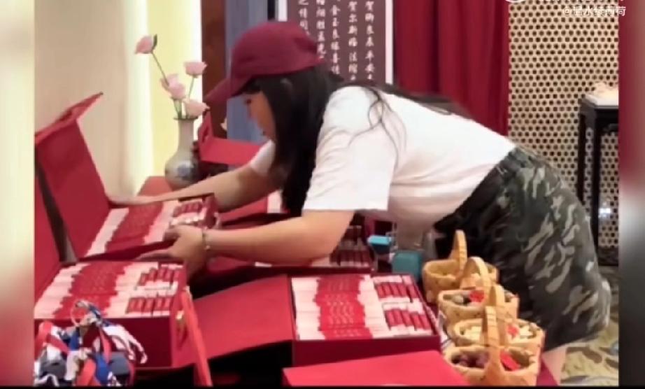 天!结婚彩礼竟成亲情撕裂的刀!最近浙江台州这场“女儿告父母”的彩礼官司看酸了