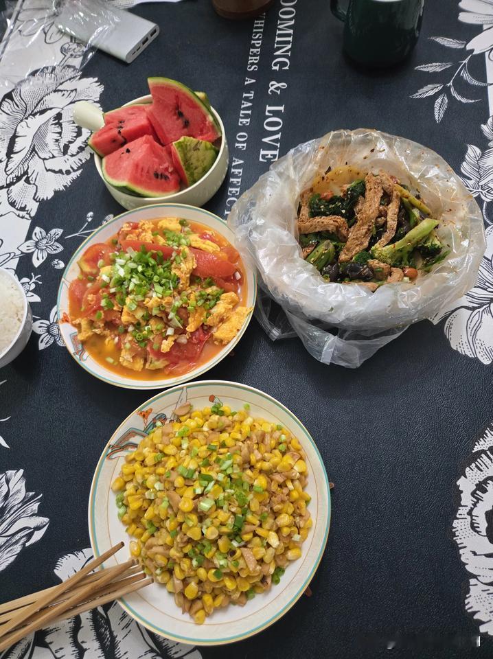当父母不在的时候你觉得还有家吗?哎呀，爸妈不在的时候，咋个会没家喃！屋头的老家具