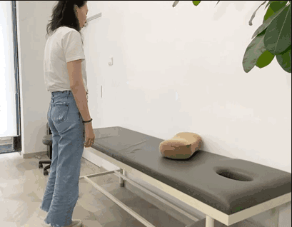 今天是世界脊柱健康日就来和大家聊聊脊柱侧弯——它常常伴随着腰背痛、高低肩。青