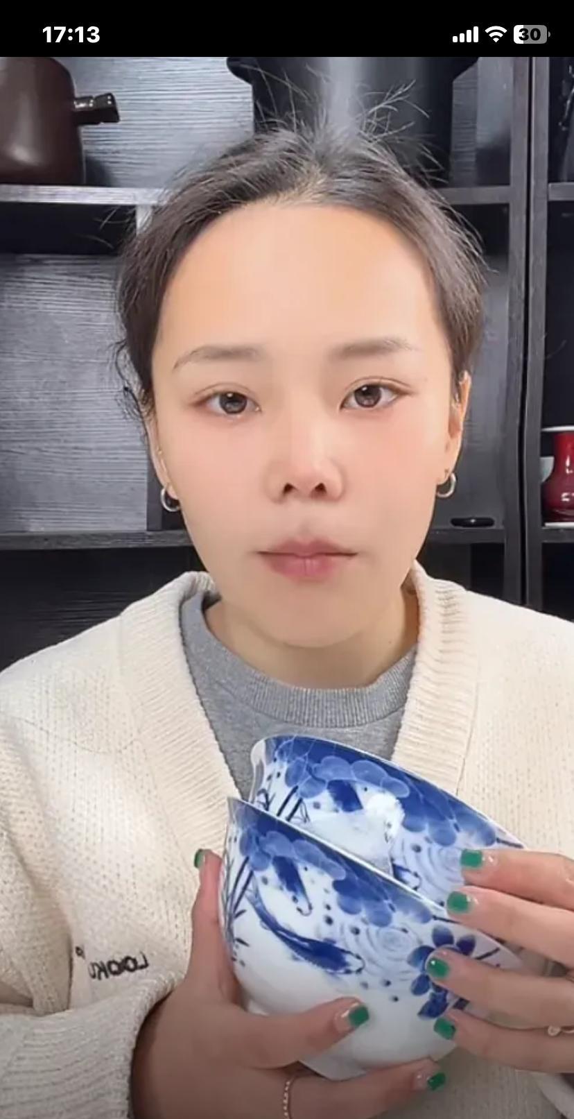 三石是不是一个好媳妇我不知道，从她直播间每天内涵前婆婆许妈，我就感觉她有点过分。