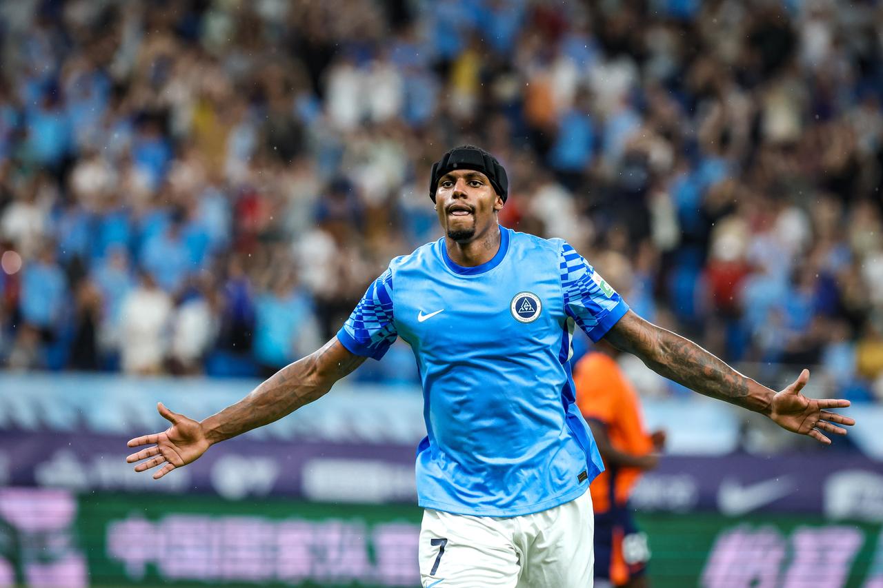 韦斯利的进球可以竞争普斯卡什奖！本轮深圳新鹏城对阵武汉三镇的比赛，韦斯利上半场