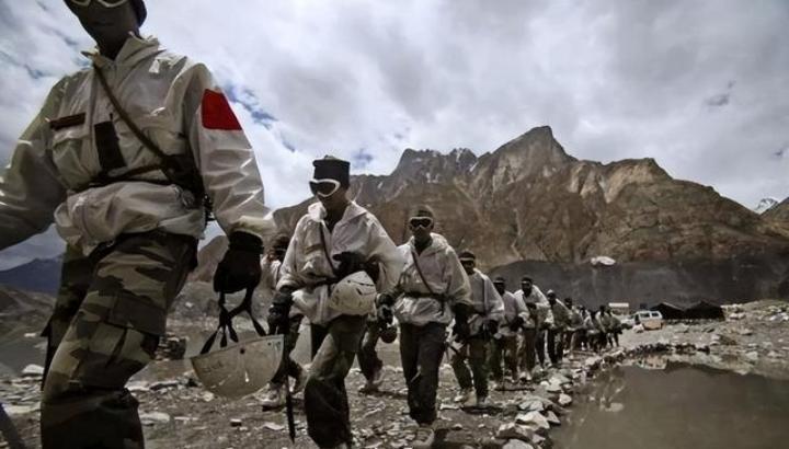 1962年打赢了，为什么要撤出藏南，死守阿克赛钦？这可以说是新中国军事史上最让