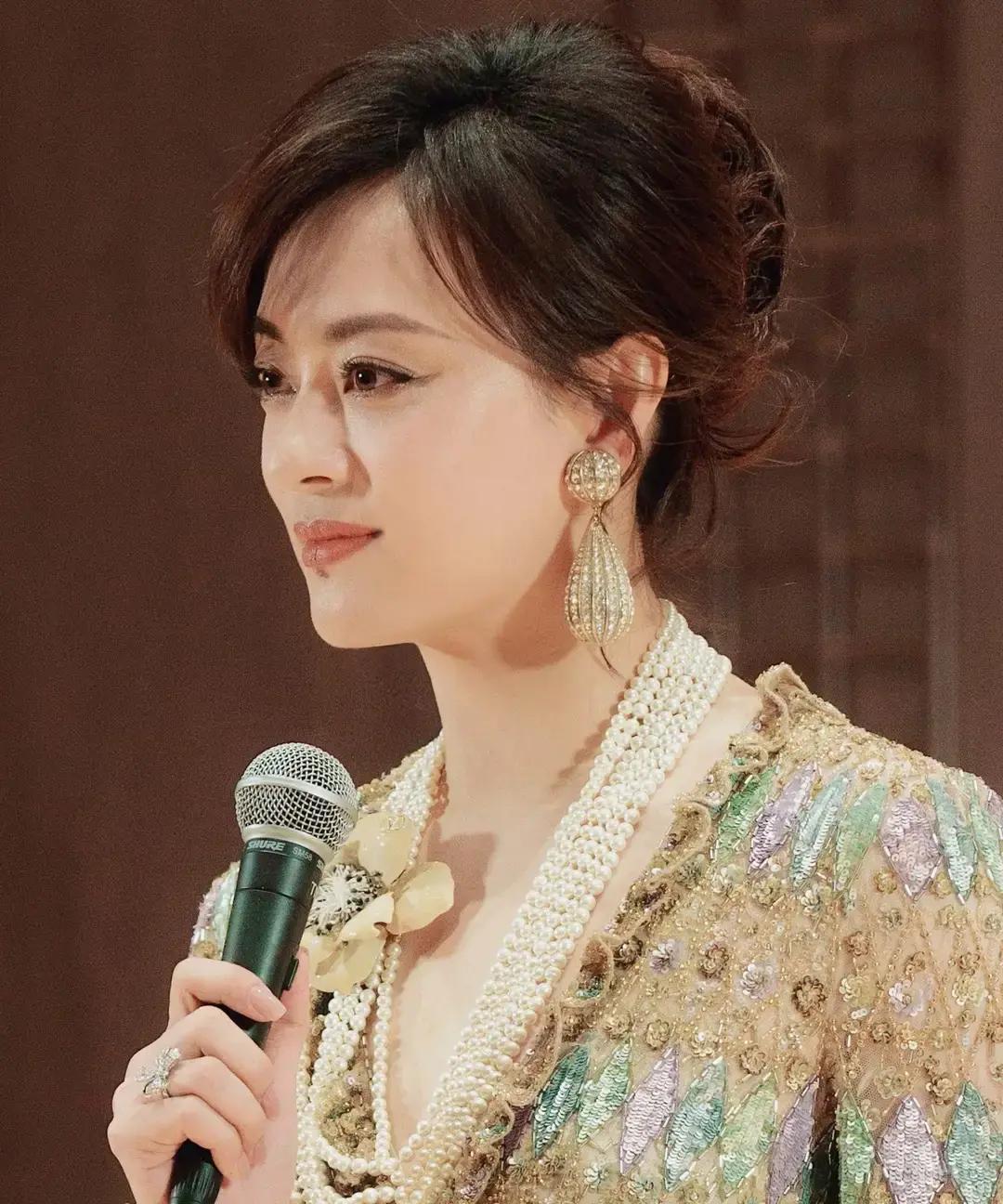 14年前甄嬛，如今故宫同框，脸垮了？再不做功课，你会错过真相。孙俪素