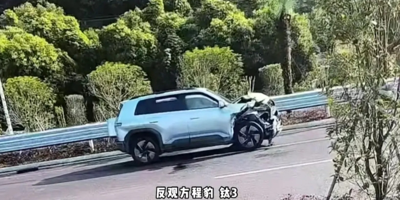 方程豹钛3：“大哥，你没事吧？”汉兰达：“你看我这样子，像是没事吗？”方程豹