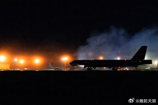 美轰炸机投下重磅穿甲弹打击伊朗地下导弹库周二（3月10日），美国战争部长海格塞