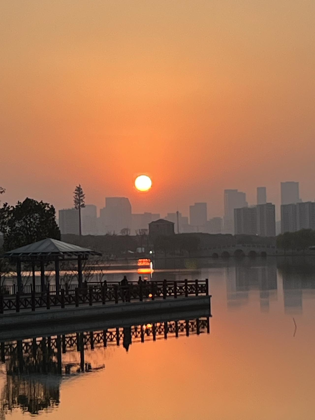 人到中年，千万别再瞎折腾了，最简单的养生，藏在日常里！1.心宽一尺，病退一
