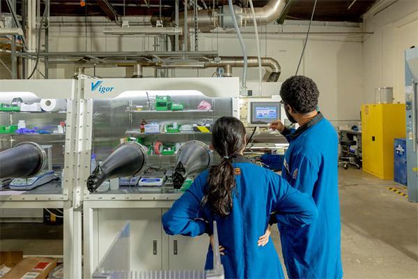 “硅谷入局, 想撼动中国主导? ”