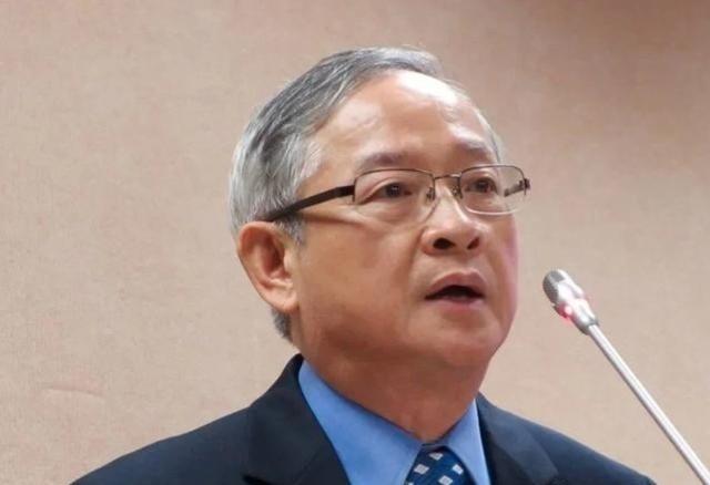 台湾知名人士林郁方曾说：“我实在看不懂大陆造那么多武器装备，造那么多航母干什么，