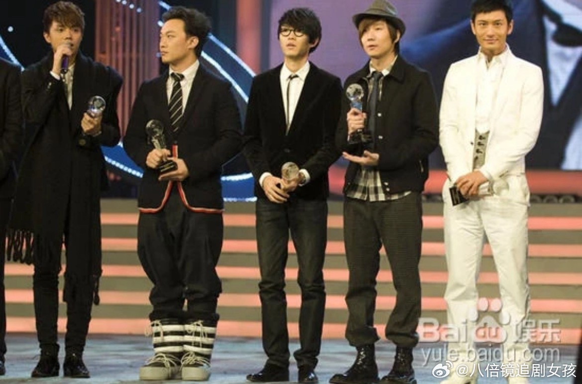 神奇的同框2333黄晓明是一定是有什么个人之处才站在了这里