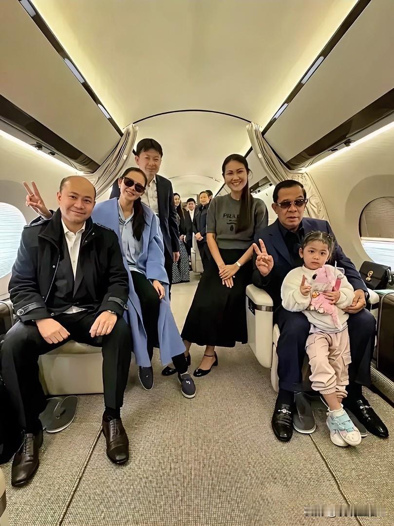 洪森祖籍在中国广东潮州（今梅州市）。他的爷爷为谋生计“下南洋”，最终在柬埔寨落地