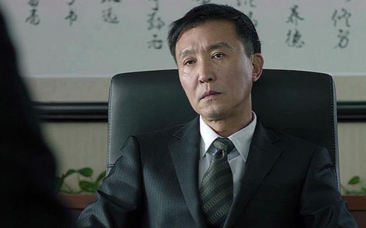 《人民的名义》里赵立春没有露面的那位秘书是干什么的？剧中高育良的夫人曾说过这样