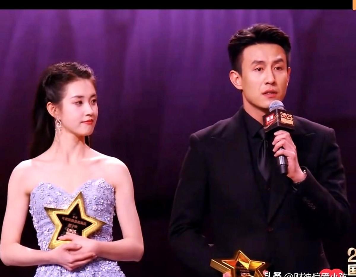 荧幕CP再甜，也得看清现实啊。国剧盛典上，郭宇欣和刘萧旭真的太好嗑了。一个眼