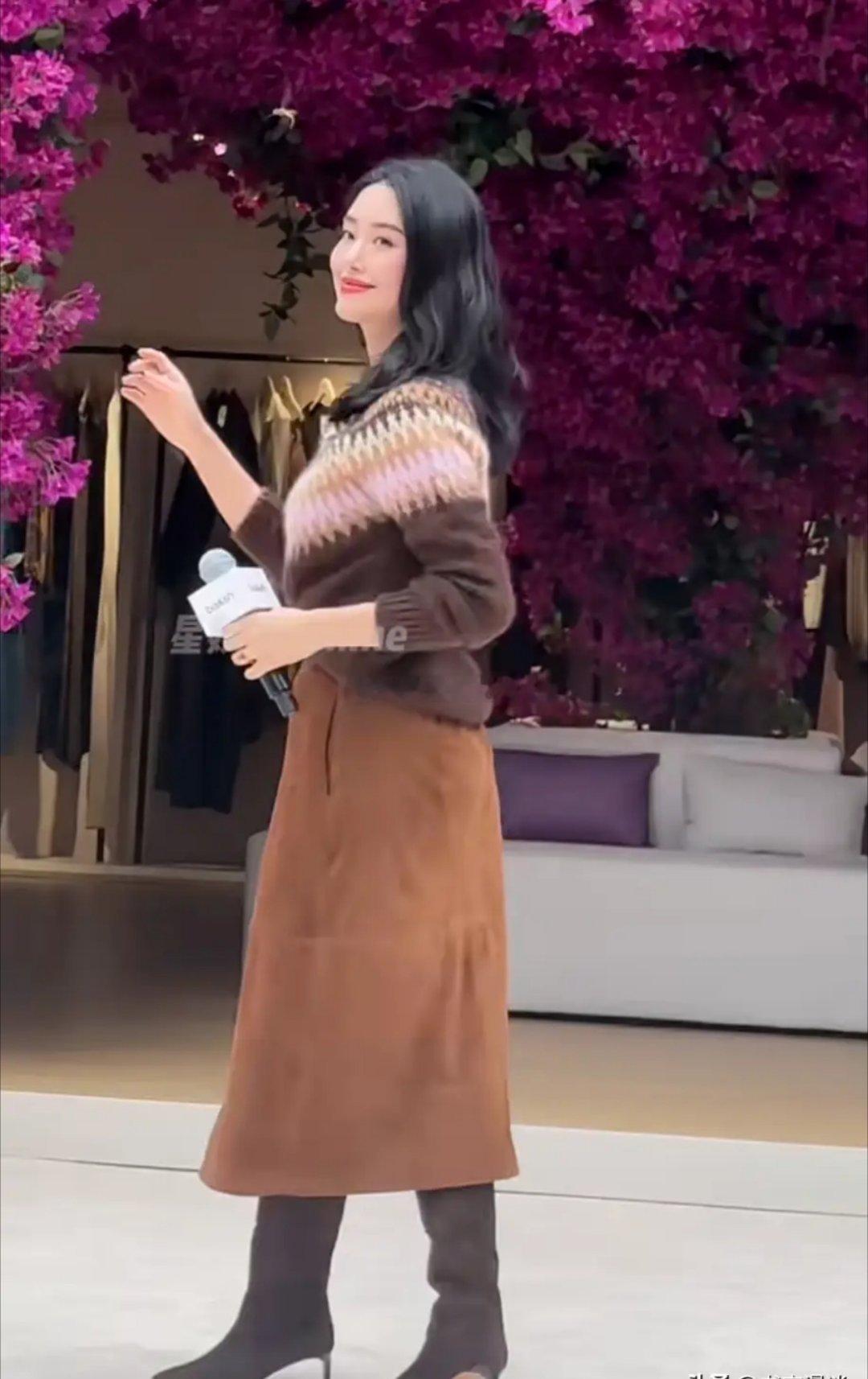 杨采钰产后首次现身，生图曝光又矮又胖很臃肿，一看就是妈妈身材​​​