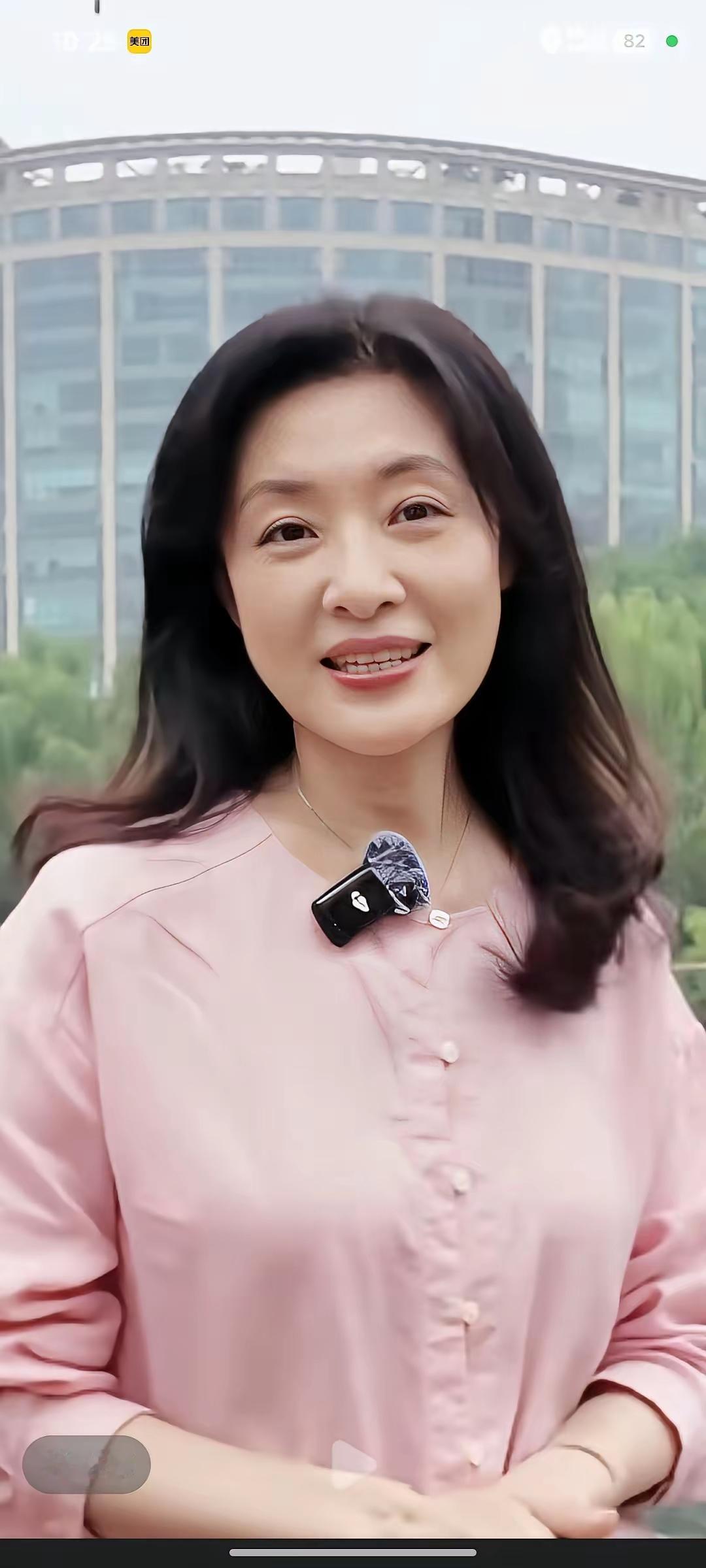 这位美女你们认识吗？她的美无人能敌，她的学识和教养很沉稳，很内敛就这样的美女