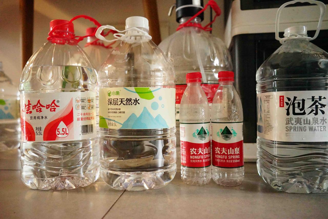 5种水泡同一款茶，差别咋这么明显！❶小象的深层天然水，泡绿茶红茶不行，同一款朋