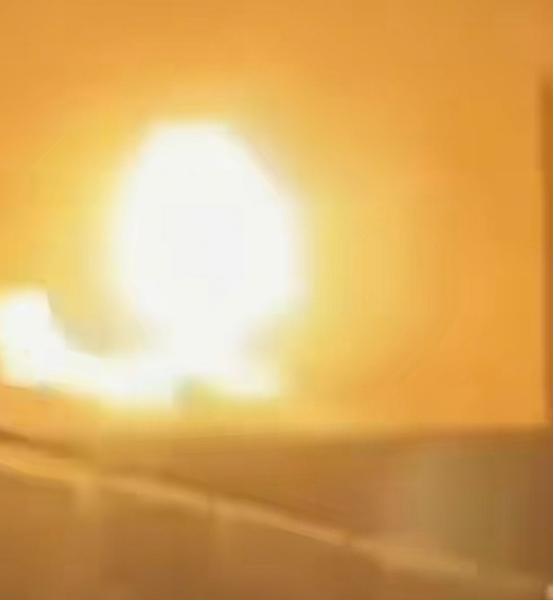 俄罗斯头越来越大，乌军继续远程打击纵深目标，机场被炸，工业区被炸，新罗西斯港还被