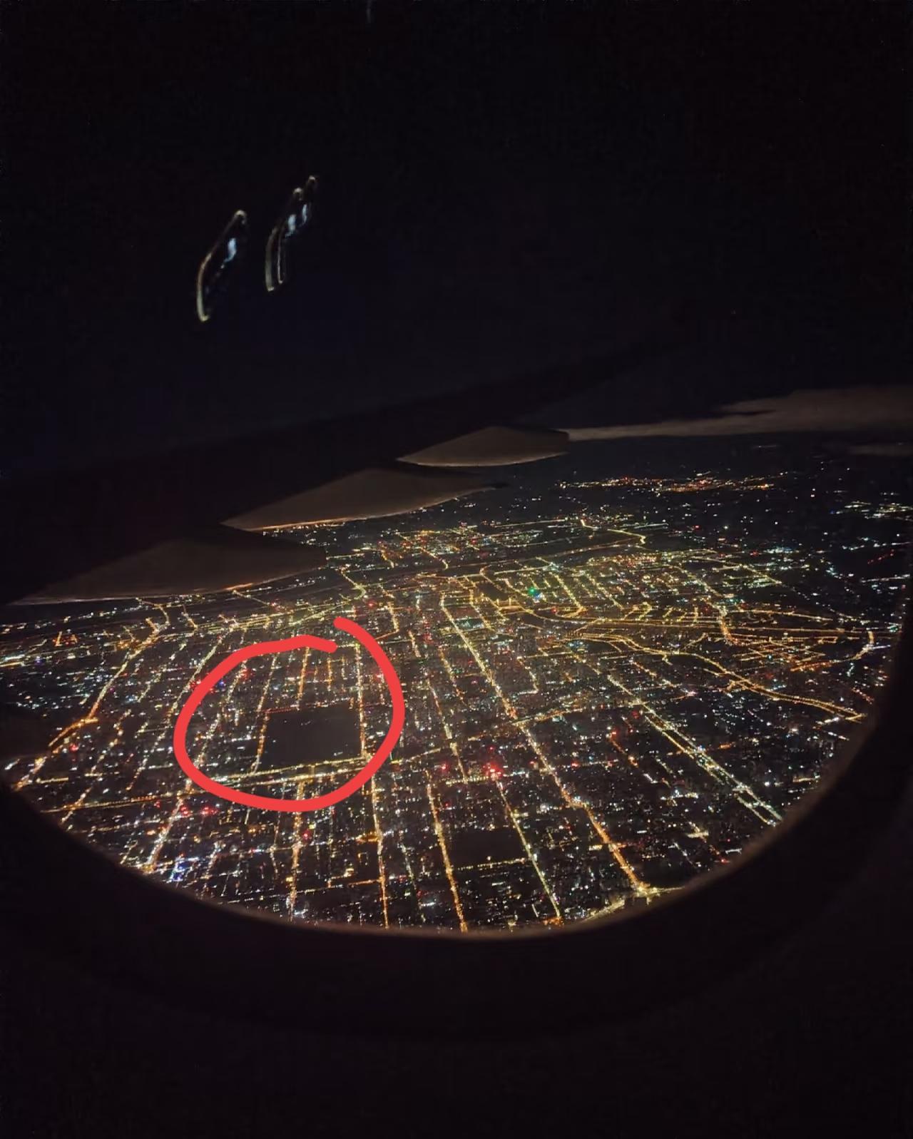 西安，中间那坨黑黑的是啥[呲牙笑]求助一下[祈祷][吐舌头眯眼睛笑][吐舌头眯眼睛笑]