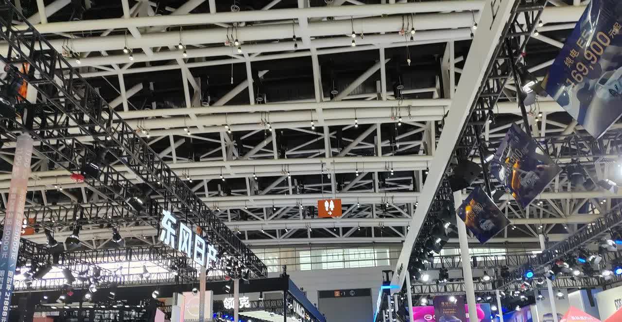 西安五一车展，真是太失败了，共4个展馆，主流的车厂都来了，人多想仔细看不可能，门