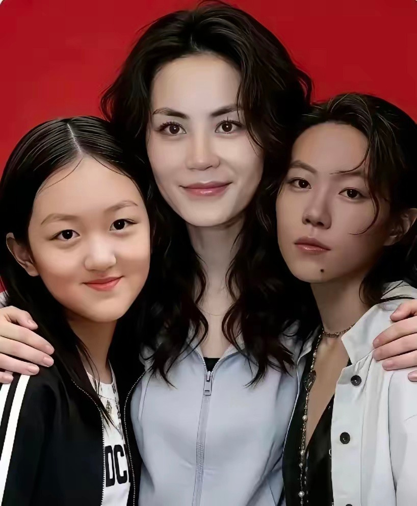 王菲这辈子最后悔的事情，不是和窦唯结婚，也不是和李亚鹏结婚，而是后悔没有生一个像